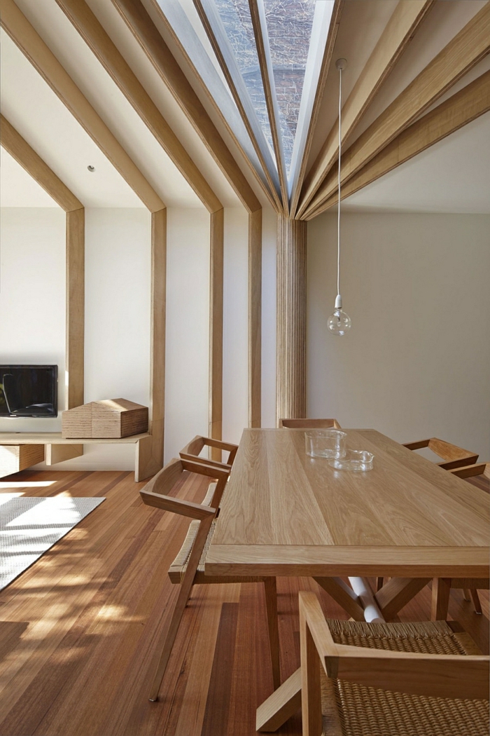 haus renovieren moderne einrichtung wohnraum holz esstisch mit stühlen