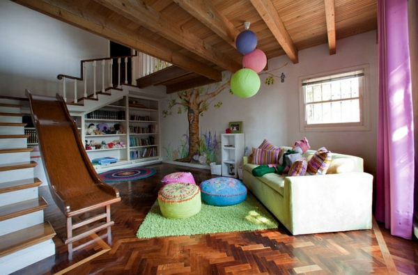 kinderzimmer gestalten untergeschoss treppe rutsche grüner teppich 