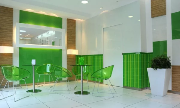  modernes Ambiente gestalten tolle Wohnideen mit Kunststoffpaneelen in Weiß und Grasgrün 