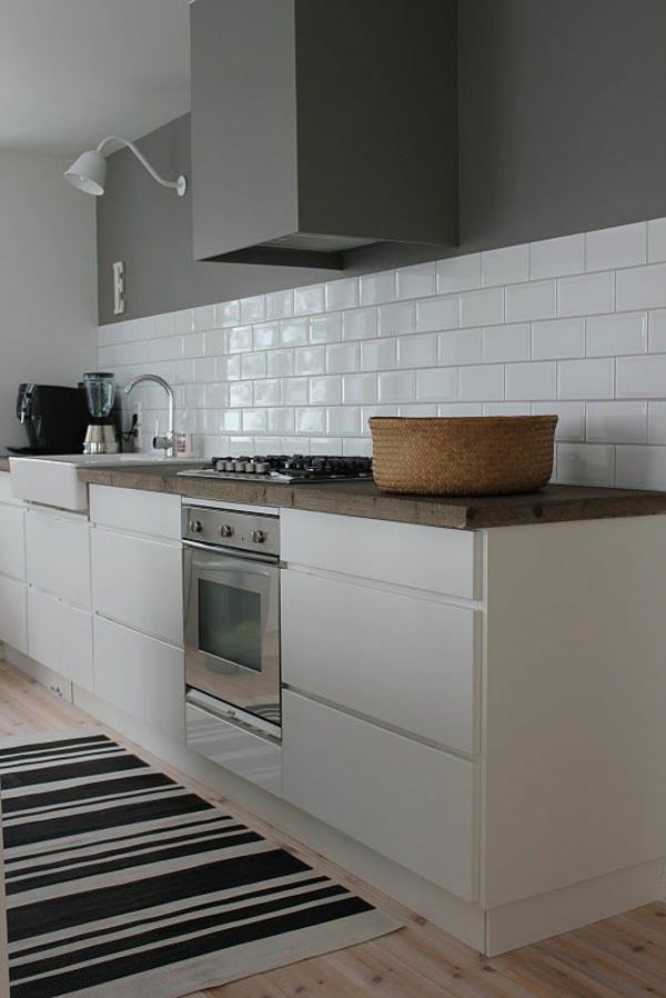 küchen design wandfarbe grautöne modern weiße fliesen 