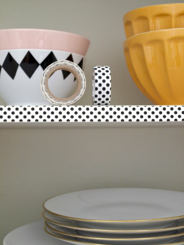 küchenschränke küchenregal bekleben küchenfolie washi tape pünktchenmuster