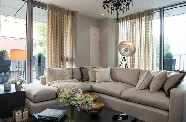 led standleuchten stativleuchten beleuchtungsideen wohnzimmer sofa beige