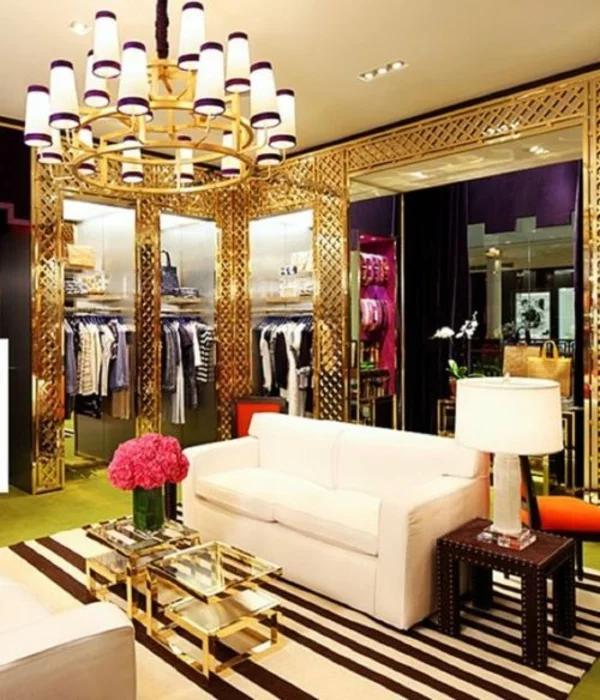 luxus ankleidezimmer einrichten einbaugarderoben spiegel kronleuchter 