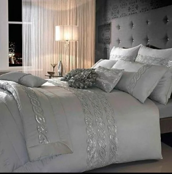 schlafzimmer design luxuriös wandfarbe grautöne bett gardinen 