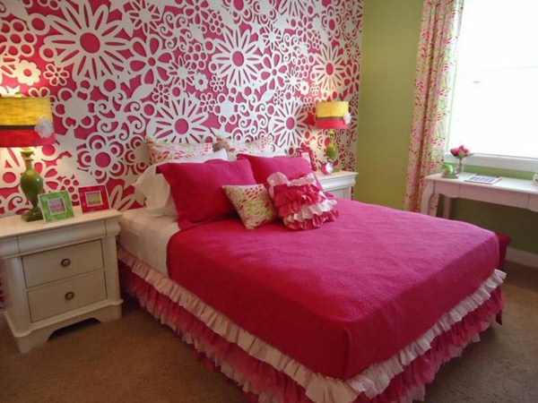 schlafzimmerwand gestalten rosa und weiß 