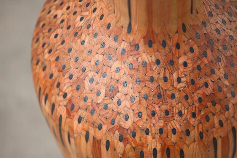 skandinavisches designer möbel tuomas markunpoika holzvasen aus bleistiften