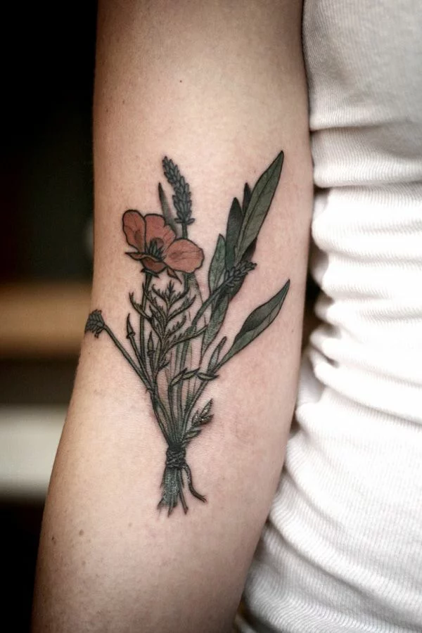 tattoo motive frauen blumen unterarm trendy