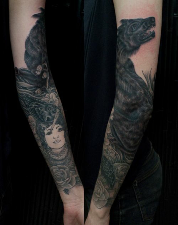 tattoo unterarm bilder rabe rosen frau wolf