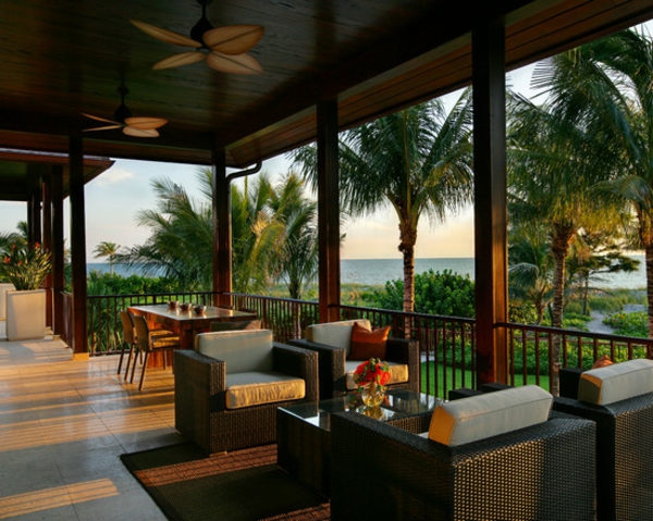 terrassengestaltung beispiele rattan möbel palmen tropischer garten essbereich