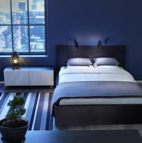 wanddeko schlafzimmer farben Schlafzimmerwand gestalten dunkel blau