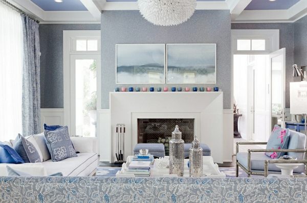 innendesign blau und weiß wohnzimmer kamin