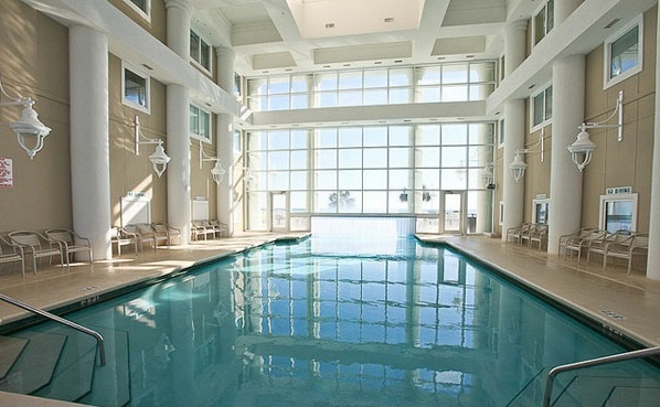 20 tolle Ideen für Schwimmbecken im Innenbereich