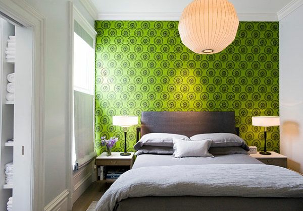 schlafzimmer wandgestaltung in grün graues bett
