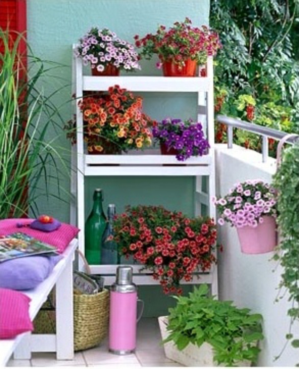 Balkonbepflanzung pflanzenarten Ideen ständer