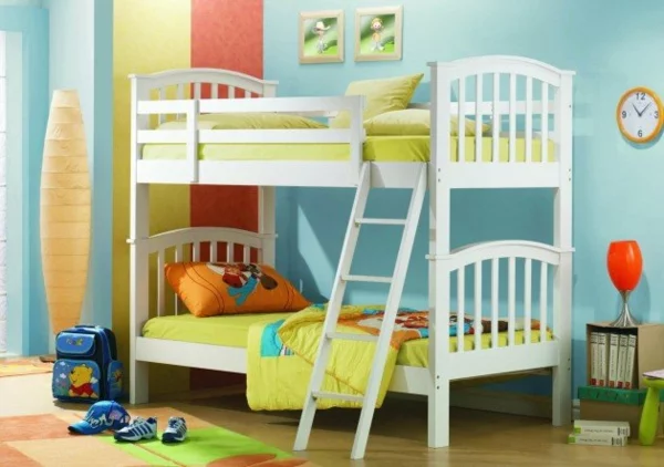 Hochbett im Kinderzimmer bodenvase deko treppe