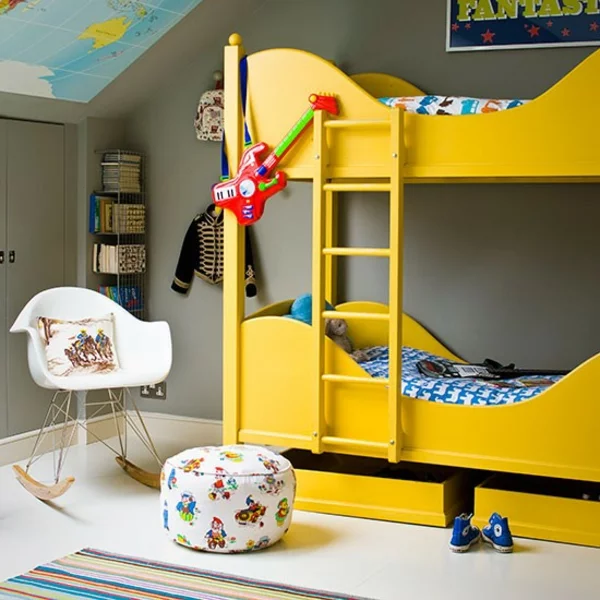 Schlafzimmer-komplett-gestalten-hochbett-treppe-gelb
