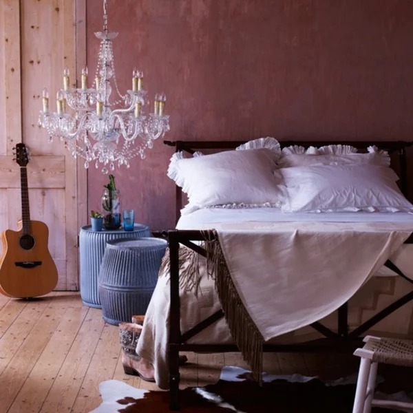 Schlafzimmer romantisch komplett gestalten kronleuchter