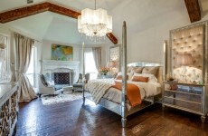 Schlafzimmermöbel und Nachttische mit Spiegelfläche