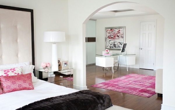 Schlafzimmermöbel und Nachttische spiegel antik design rosa farben