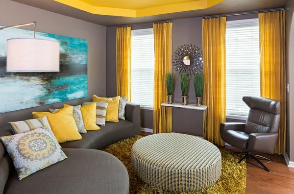 Wohnzimmer Farbgestaltung gelb gardinen grau wand