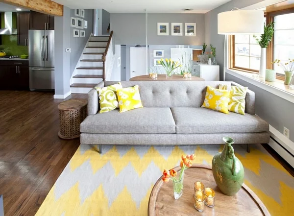 Wohnzimmer Farbgestaltung bodenteppich weich gelb grau wand