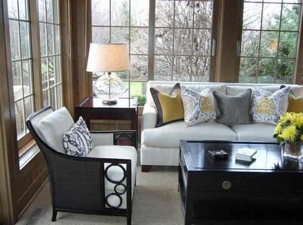 Wohnzimmer traditionell einrichtungsideen Farbgestaltung sofas tisch
