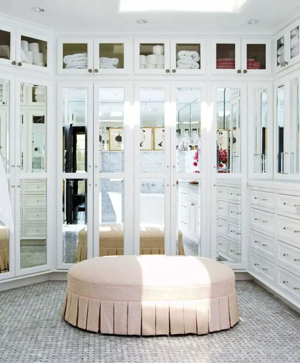 ankleidezimmer planen kleiderschrank ottomane spiegeltüren teppichboden