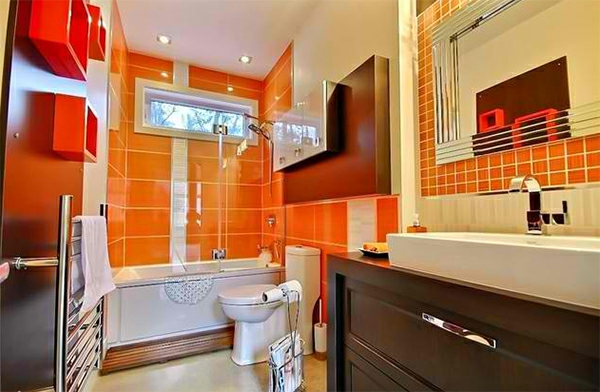 badezimmer orange badspiegel badmöbel holz