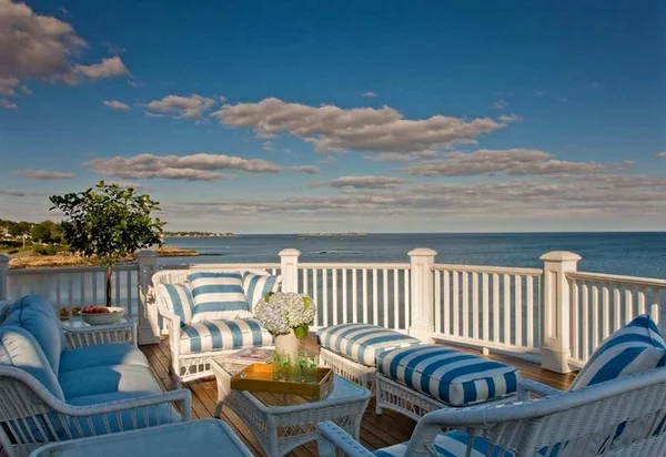 balkonmöbel set rattan lounge möbel im maritimen stil weiß blau meerblick