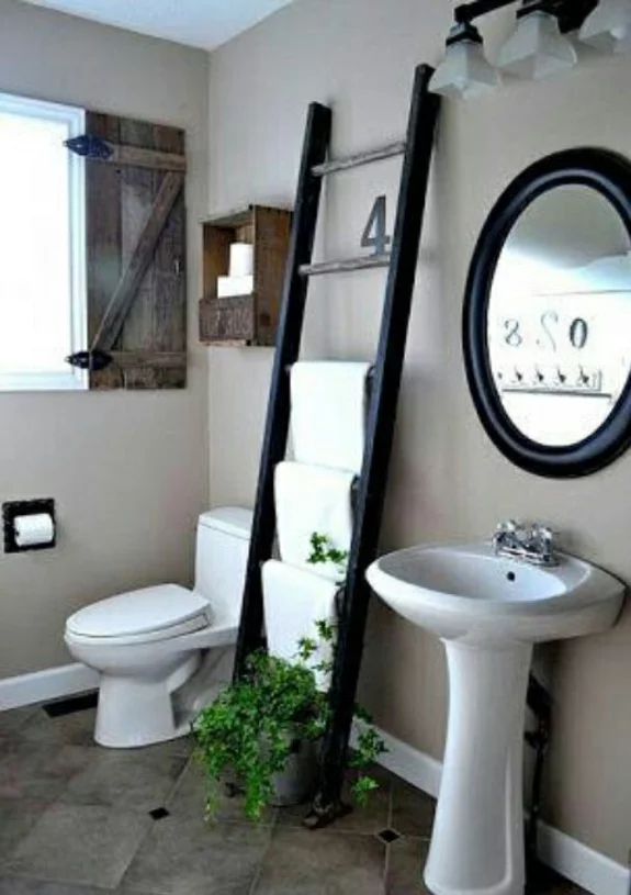 bedezimmer möbel handtuchleiter aus holz rustikales badezimmer einrichten