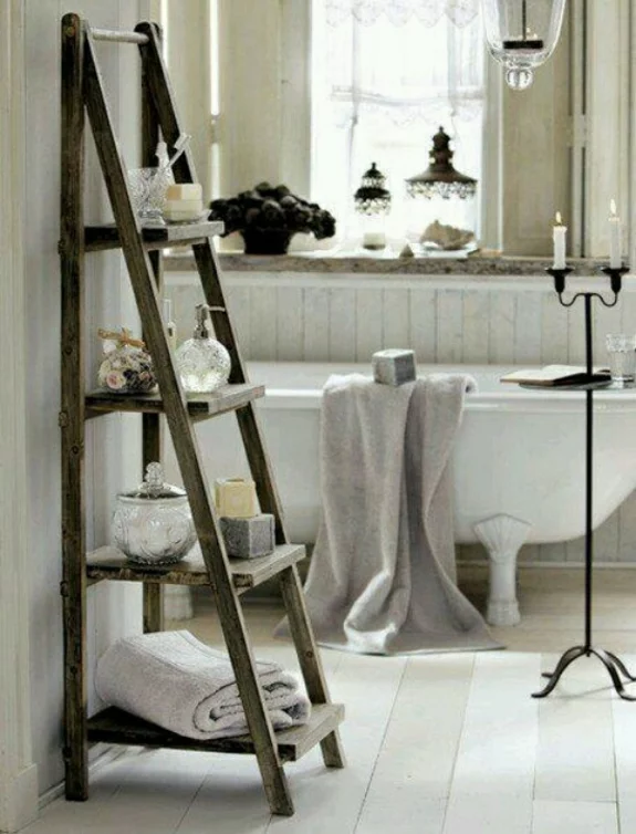 bedezimmer möbel holz handtuchleiter rustikales badezimmer einrichten badewanne