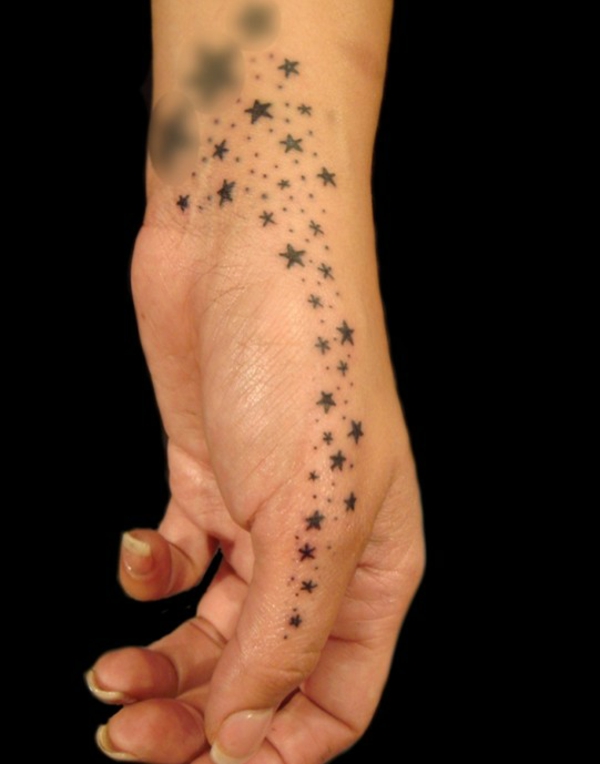tattoos ideen sterne tattoo bedeutung zart hand