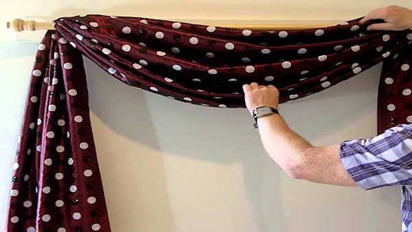 dekorative Gardinen selber machen Schal mit Pünktchenmuster benutzen