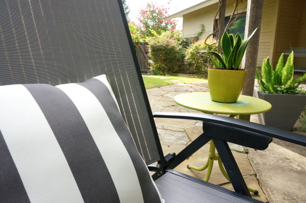 diy möbel gartenmöbel pflanzgefäße liegestuhl outdoor lounge dekokissen streifenmuster