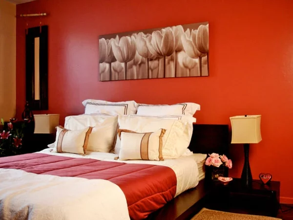 schlafzimmer farben rote wandgestaltung bett