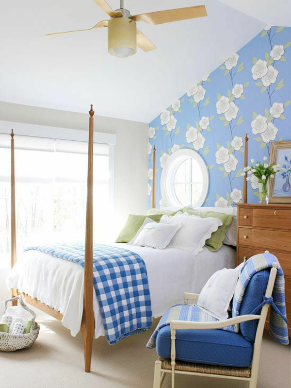 schlafzimmer farben blau wandtapete blumenmuster 