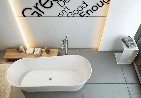freistehende-badewanne moderne badezimmer wandgestaltung betonplatten bodenbelag moma design