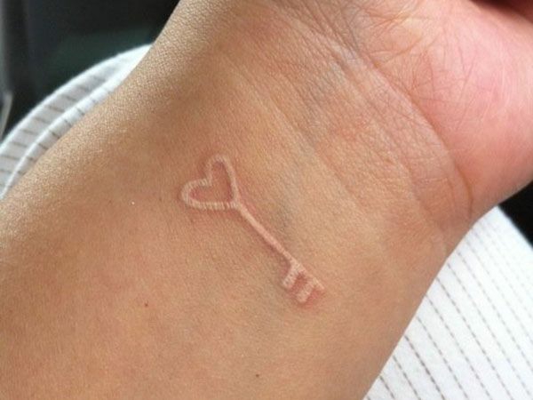 tattoo motive tattoos schlüssel weiß