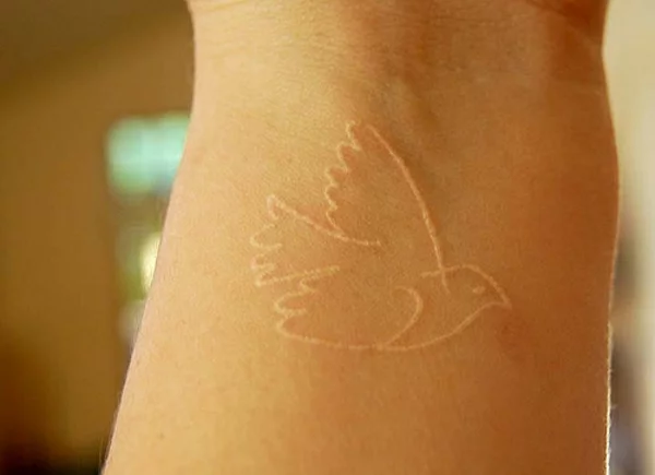 handgelenk tattoo vorlagen vogel motiv 