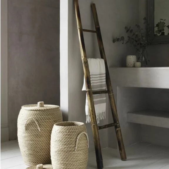 handtuchleiter holz bedezimmer möbel nachhaltiges design bambus korbmöbel holzboden
