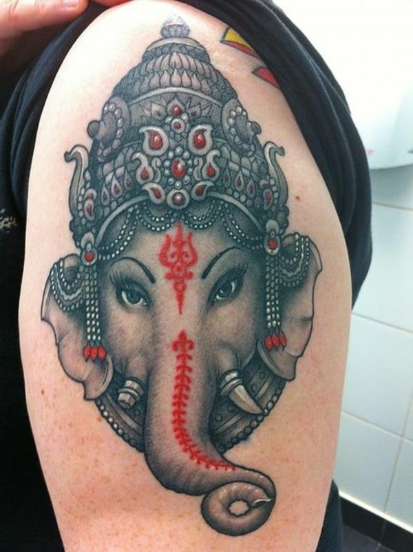 tattoo oberarm design königin elefant muster