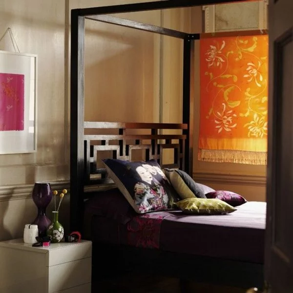 orientalisches schlafzimmer holzbett dekokissen