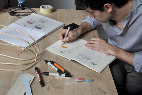 lampen und leuchten designer hängeleuchten Tull designer Tommaso Caldera am arbeiten