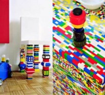 Küchenblock aus Legosteinen und lebensgroße Designer Lego Figuren
