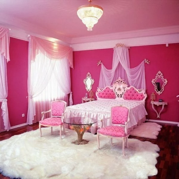 luxus-jugendzimmer-mädchen-rosa-wand-himmelbett-weißer-teppich
