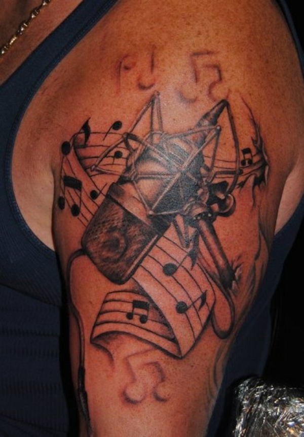 tattoo oberarm tattoos motive musikalisch