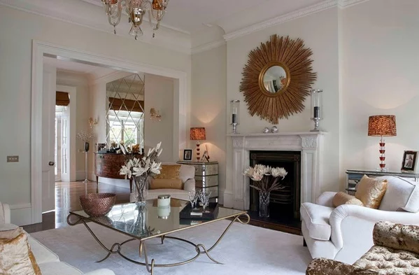 moderne wohnzimmermöbel spiegelfläche couchtisch elegant kamin wandspiegel kronleuchter