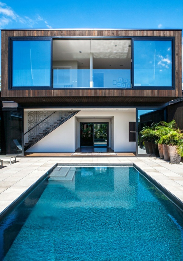 modernes haus außenbereich nachhaltige architektur pool hausfassade