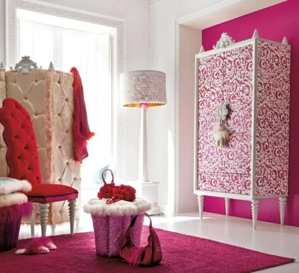 pinke wandfarbe rosa ankleidezimmer einrichten begehbarer kleiderschrank