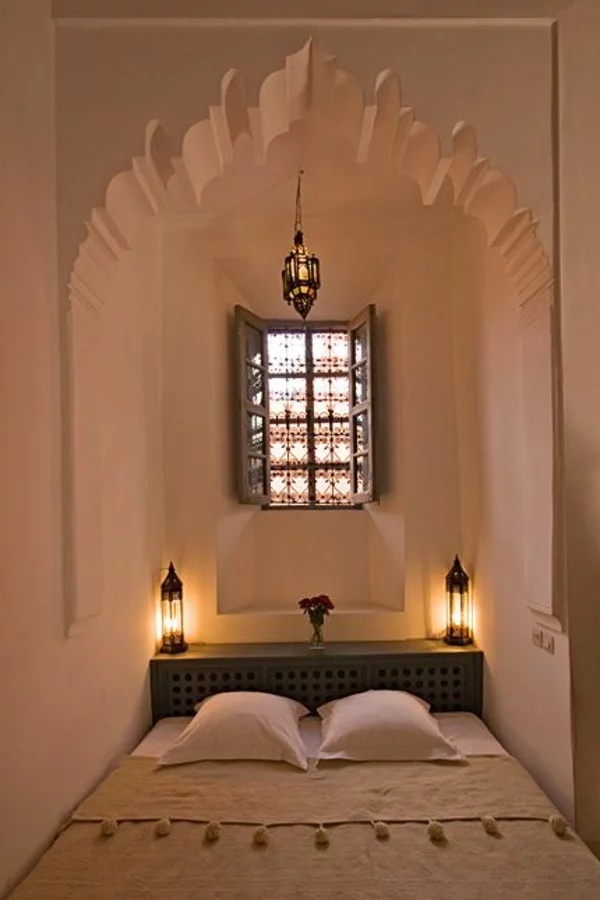 schlafzimmer orientalisch marokkanisch bett laternen